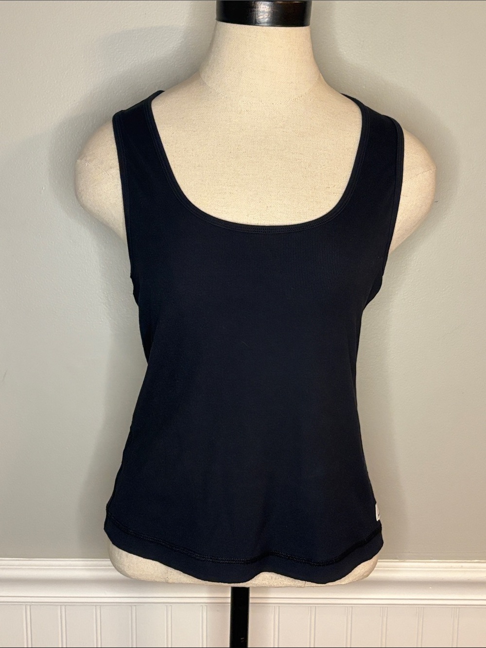 Vuori Black Scoop Neck Tank